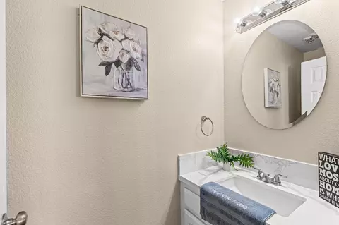 Bath - 320 Accipiter Ct, Tracy, CA 95376 photo 1 of 5