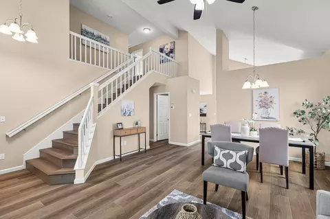 Entry Way - 320 Accipiter Ct, Tracy, CA 95376 photo 2 of 6