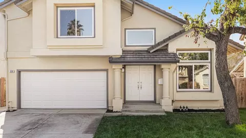 Exterior - 320 Accipiter Ct, Tracy, CA 95376 photo 5 of 8