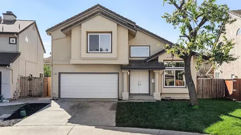 Exterior - 320 Accipiter Ct, Tracy, CA 95376 photo 3 of 8