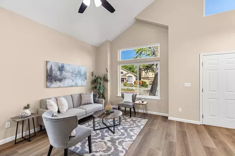 Living - 320 Accipiter Ct, Tracy, CA 95376 photo 2 of 4
