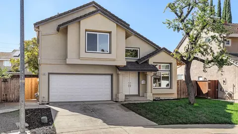 Exterior - 320 Accipiter Ct, Tracy, CA 95376 photo 2 of 8