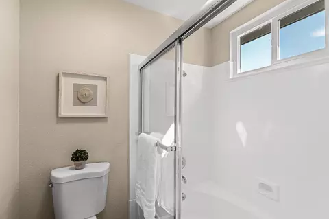 Bath - 320 Accipiter Ct, Tracy, CA 95376 photo 4 of 5