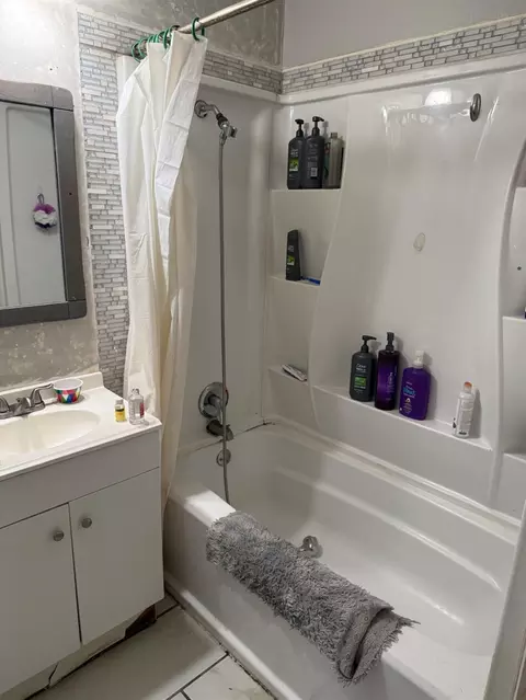 Bath - 2201 Kenneth, Modesto, CA 95351 photo 1 of 2