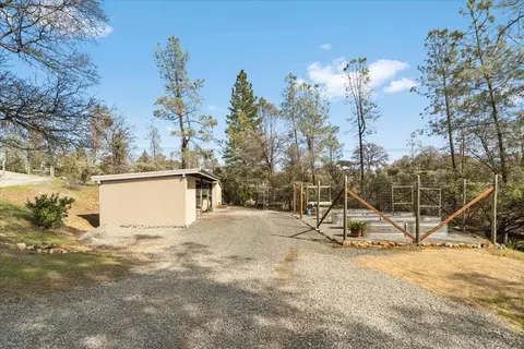 Exterior - 15666 Wolf Mountain Rd, Grass Valley, CA 95949 photo 9 of 32