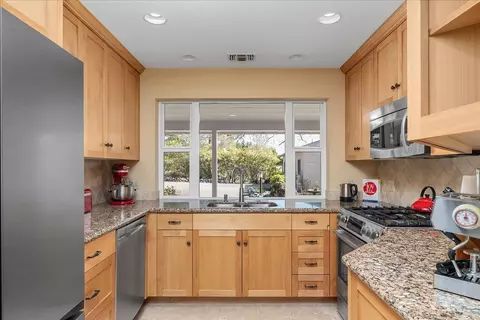 Kitchen - 15666 Wolf Mountain Rd, Grass Valley, CA 95949 photo 2 of 4