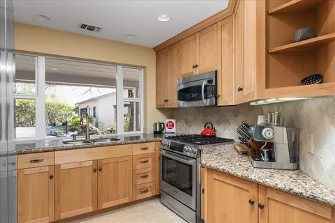 Kitchen - 15666 Wolf Mountain Rd, Grass Valley, CA 95949 photo 3 of 4