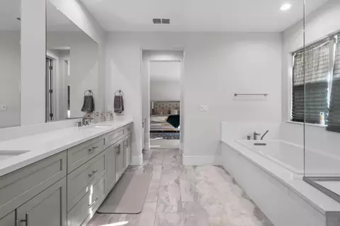 Bath - 2830 Mcintosh Dr, Lodi, CA 95242 photo 4 of 4