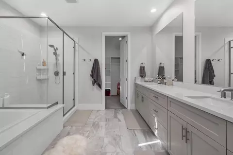 Bath - 2830 Mcintosh Dr, Lodi, CA 95242 photo 3 of 4