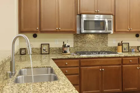 Kitchen - 1094 Danilo Ct, Manteca, CA 95337 photo 6 of 8