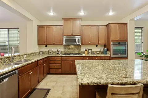 Kitchen - 1094 Danilo Ct, Manteca, CA 95337 photo 5 of 8