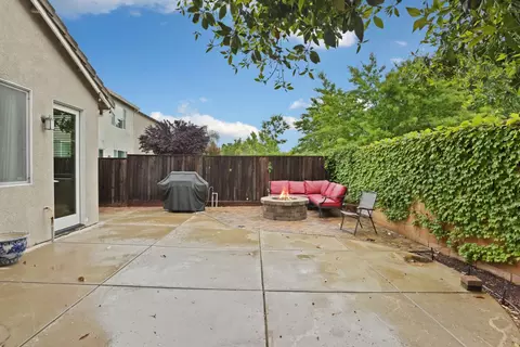 Exterior - 1094 Danilo Ct, Manteca, CA 95337 photo 8 of 11