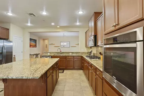 Kitchen - 1094 Danilo Ct, Manteca, CA 95337 photo 3 of 8