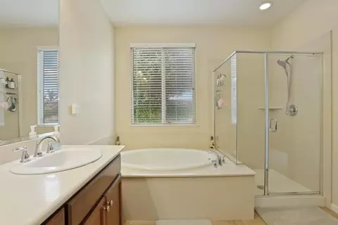 Bath - 1094 Danilo Ct, Manteca, CA 95337 photo 5 of 5