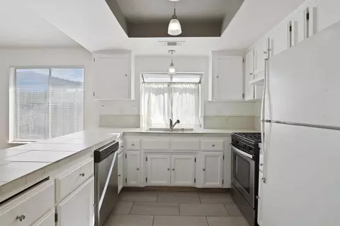 Kitchen - 2408 Echo Park Ct, Modesto, CA 95358 photo 3 of 5