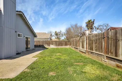 Exterior - 2408 Echo Park Ct, Modesto, CA 95358 photo 6 of 10