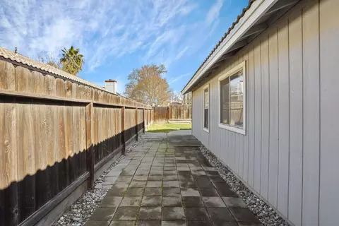 Entry Way - 2408 Echo Park Ct, Modesto, CA 95358 photo 4 of 4