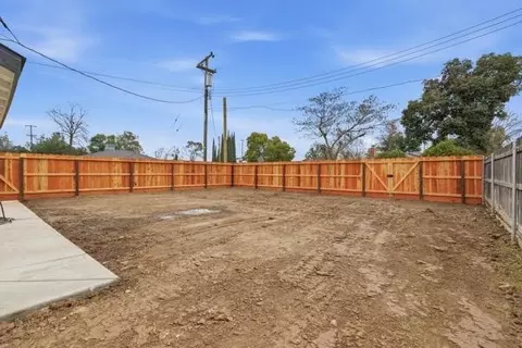 Exterior - 2199 Glen Ave, Merced, CA 95340 photo 5 of 6