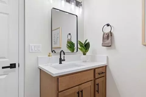 Bath - 2199 Glen Ave, Merced, CA 95340 photo 2 of 4