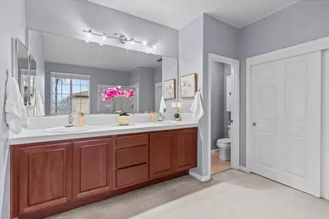 Bath - 1242 Tulloch Dr, Tracy, CA 95304 photo 3 of 8
