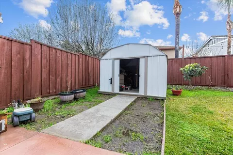 Exterior - 1242 Tulloch Dr, Tracy, CA 95304 photo 6 of 7