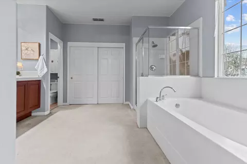 Bath - 1242 Tulloch Dr, Tracy, CA 95304 photo 2 of 8