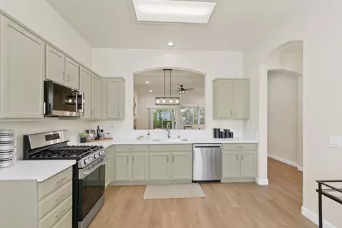 5433 Pearlstone Dr, Antelope, CA 95843