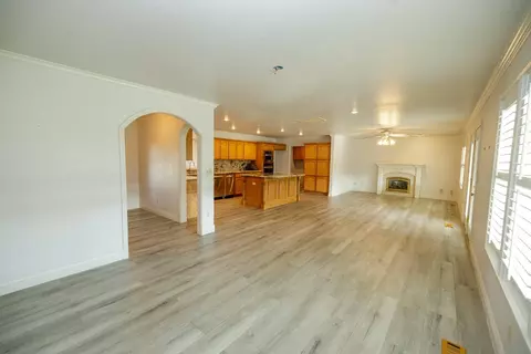 1912 Kendall Ave, Modesto, CA 95355 photo 9