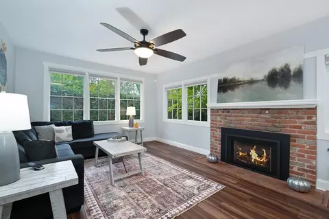 Living - 5424 Fair Oaks Blvd, Carmichael, CA 95608 photo 4 of 9