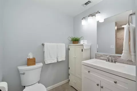 Bath - 5424 Fair Oaks Blvd, Carmichael, CA 95608 photo 3 of 6
