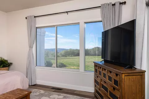 Bedroom - 8560 Bar Crest Dr, Placerville, CA 95667 photo 2 of 7