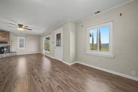 Living - 10280 Argonaut Dr, Jackson, CA 95642 photo 7 of 8