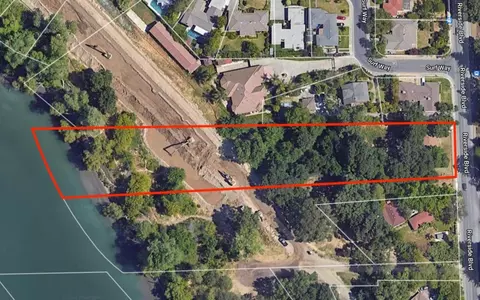 5720 Riverside Blvd, Sacramento, CA 95822