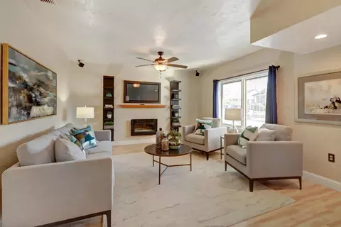 1916 44th St, Sacramento, CA 95819