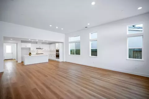 Living - 127 Bodega Dr, Lodi, CA 95240 photo 3 of 4