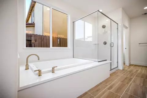 Bath - 127 Bodega Dr, Lodi, CA 95240 photo 5 of 6