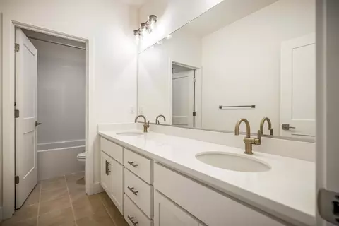 Bath - 127 Bodega Dr, Lodi, CA 95240 photo 3 of 6
