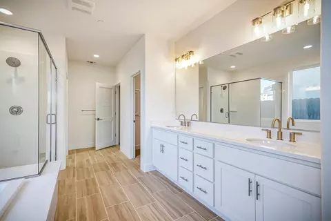 Bath - 127 Bodega Dr, Lodi, CA 95240 photo 6 of 6