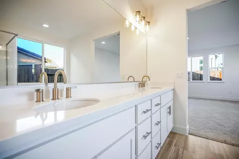 Bath - 127 Bodega Dr, Lodi, CA 95240 photo 4 of 6