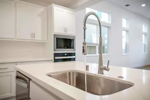 Kitchen - 127 Bodega Dr, Lodi, CA 95240 photo 4 of 6