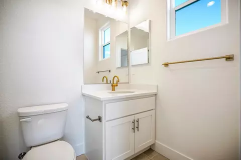 Bath - 127 Bodega Dr, Lodi, CA 95240 photo 2 of 6