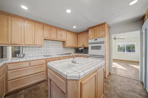Kitchen - 14000 Brandon Rd, Pine Grove, CA 95665 photo 5 of 6