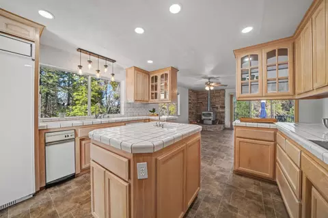 Kitchen - 14000 Brandon Rd, Pine Grove, CA 95665 photo 6 of 6