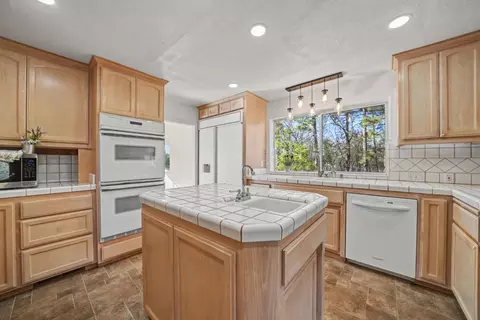 Kitchen - 14000 Brandon Rd, Pine Grove, CA 95665 photo 1 of 6