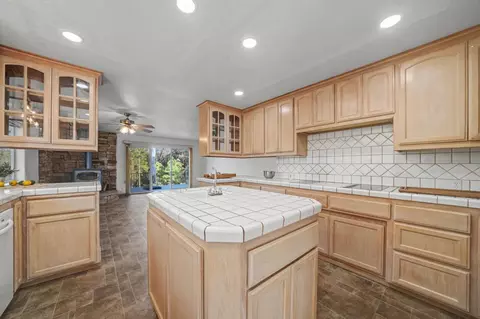 Kitchen - 14000 Brandon Rd, Pine Grove, CA 95665 photo 2 of 6