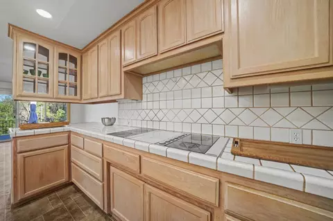 Kitchen - 14000 Brandon Rd, Pine Grove, CA 95665 photo 4 of 6