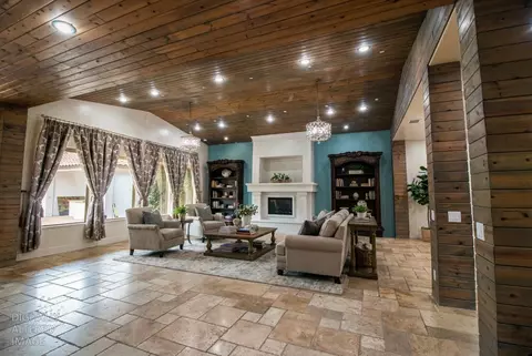Living - 4809 Trails Ct, Modesto, CA 95357 photo 1 of 7