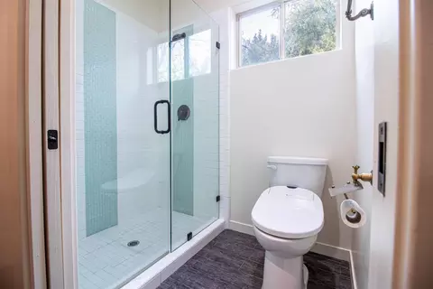 Bath - 4809 Trails Ct, Modesto, CA 95357 photo 2 of 8
