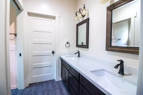 Bath - 4809 Trails Ct, Modesto, CA 95357 photo 1 of 8
