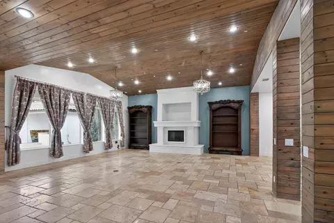 Living - 4809 Trails Ct, Modesto, CA 95357 photo 1 of 7